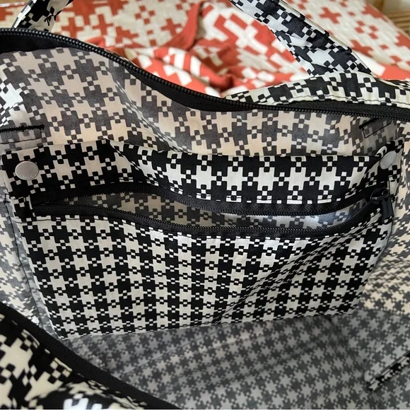 Baggu Travel Cloud bag in black & white pixelated gingham - Picture 11 of 12